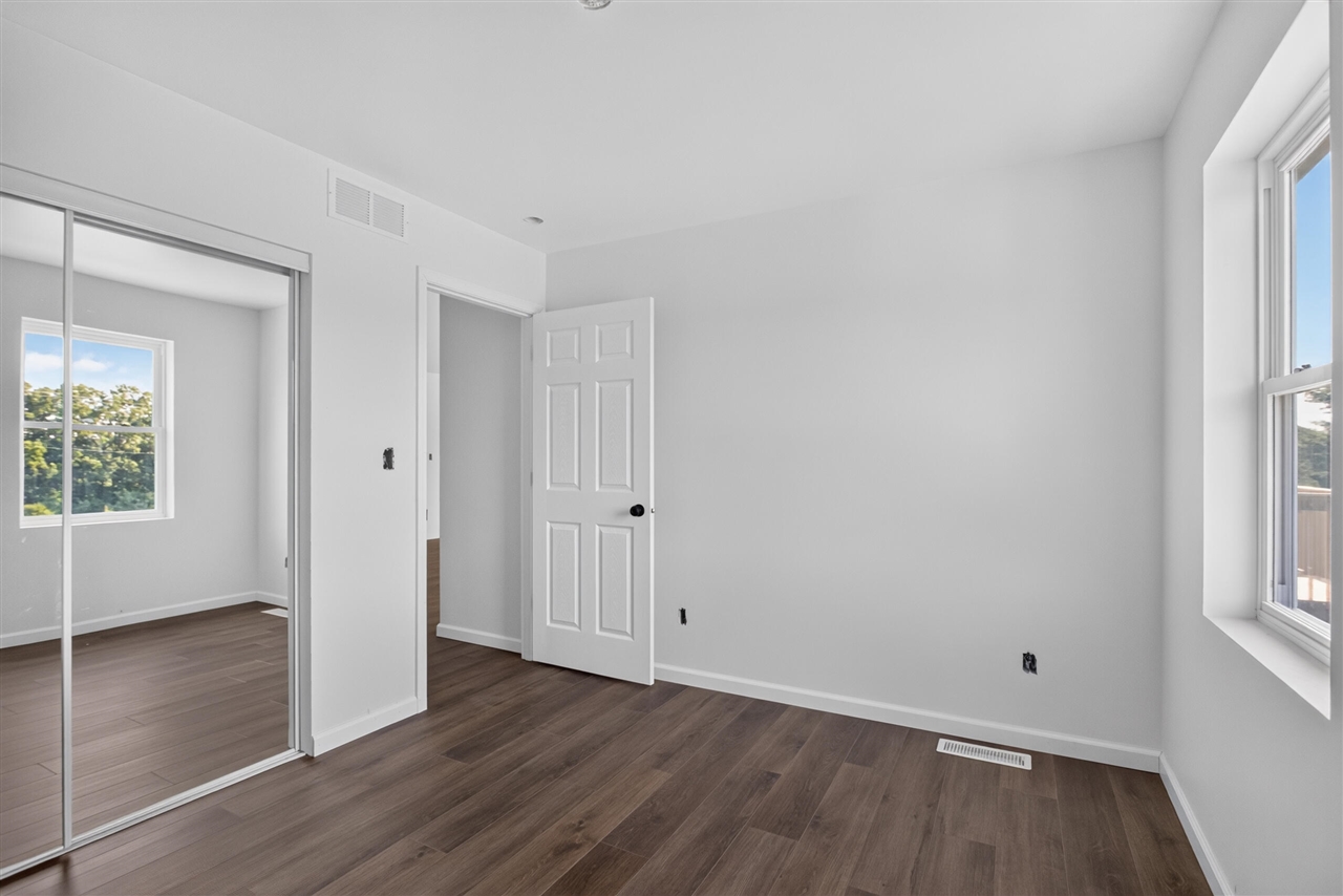 14869 Hilltop Drive Property Photo 17