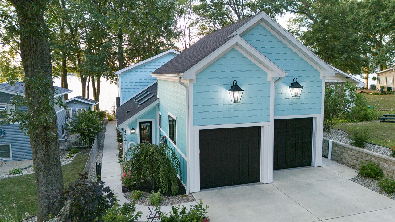 1241 Lakeview Drive Property Photo 1