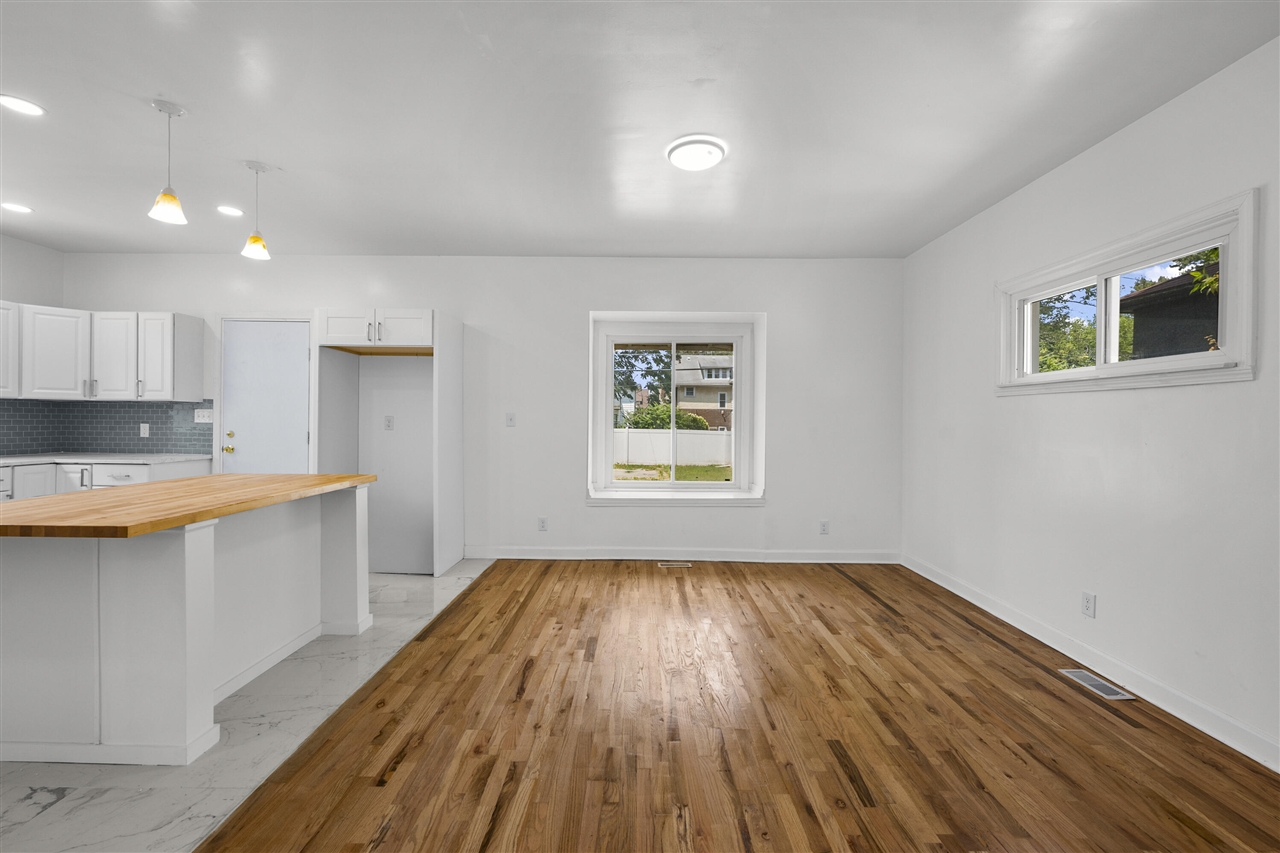 80 Louise Street Property Photo 9