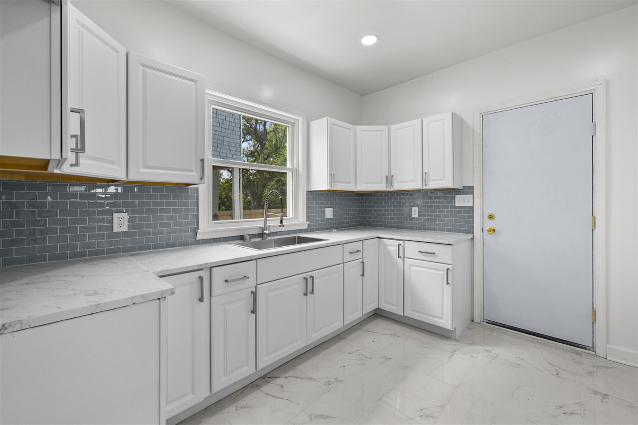 80 Louise Street Property Photo 13