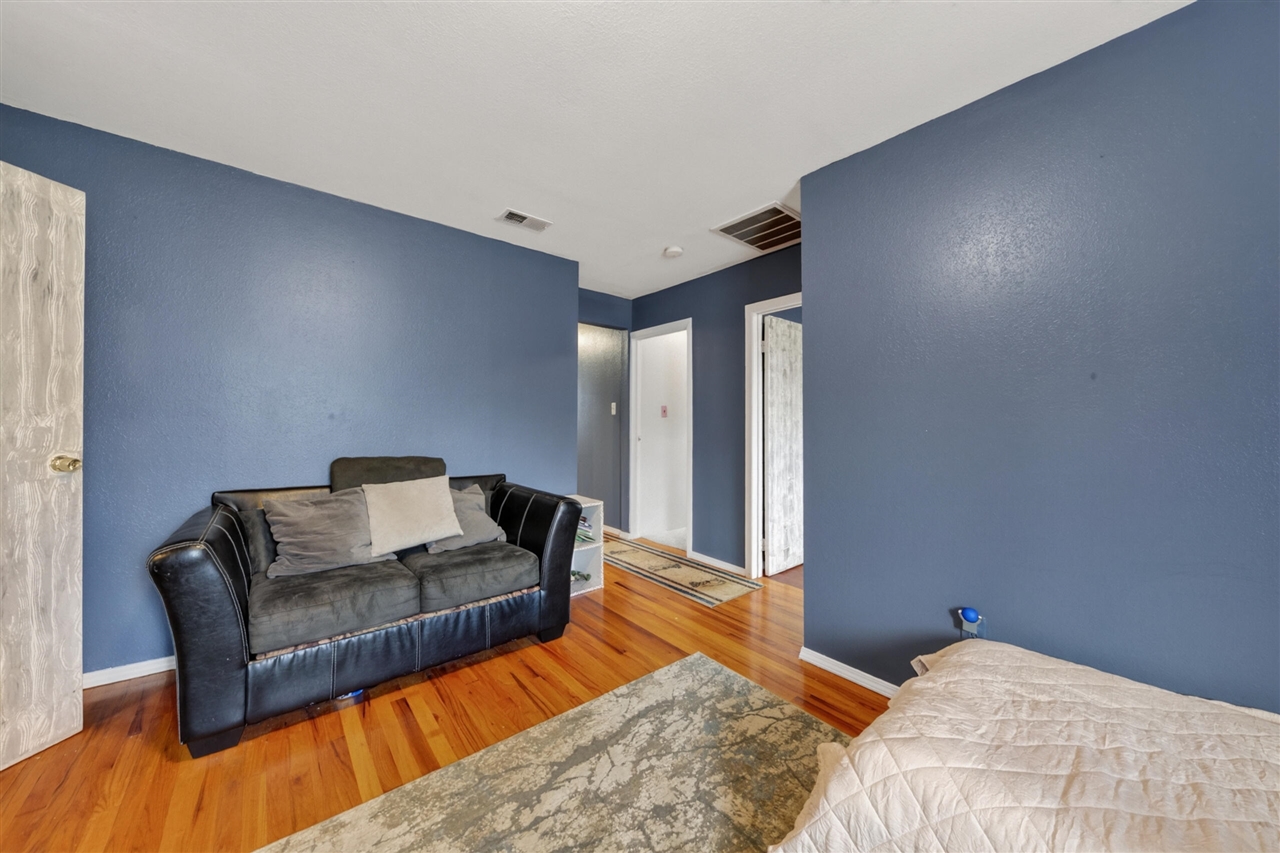 8410 W Newburg Road Property Photo 3