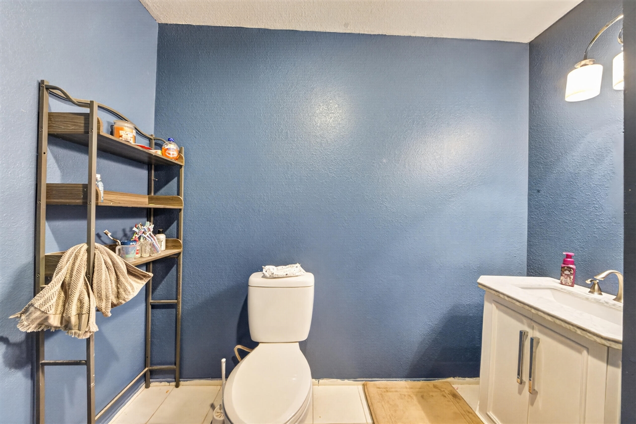 8410 W Newburg Road Property Photo 5