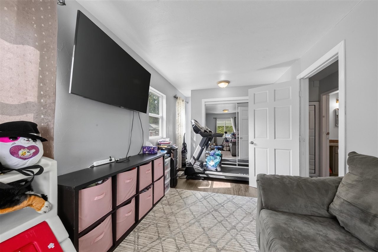 8410 W Newburg Road Property Photo 12