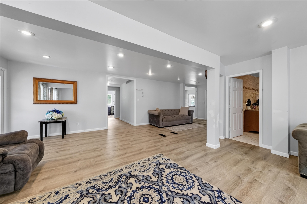 8410 W Newburg Road Property Photo 17