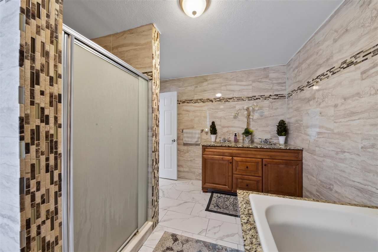 8410 W Newburg Road Property Photo 20