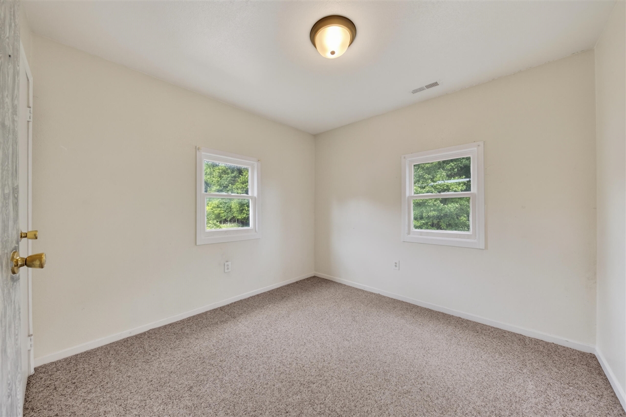 8410 W Newburg Road Property Photo 30