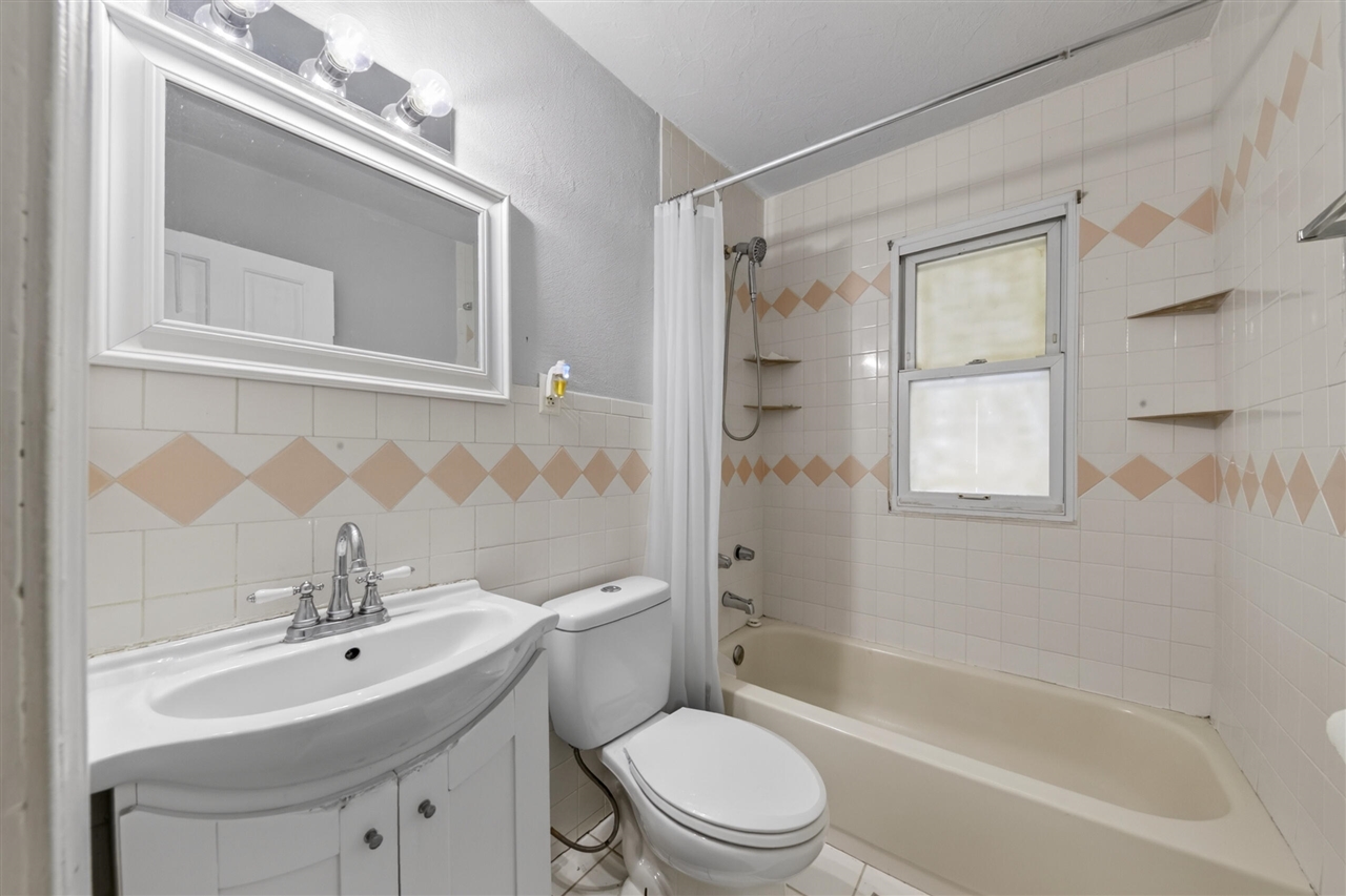 8410 W Newburg Road Property Photo 36
