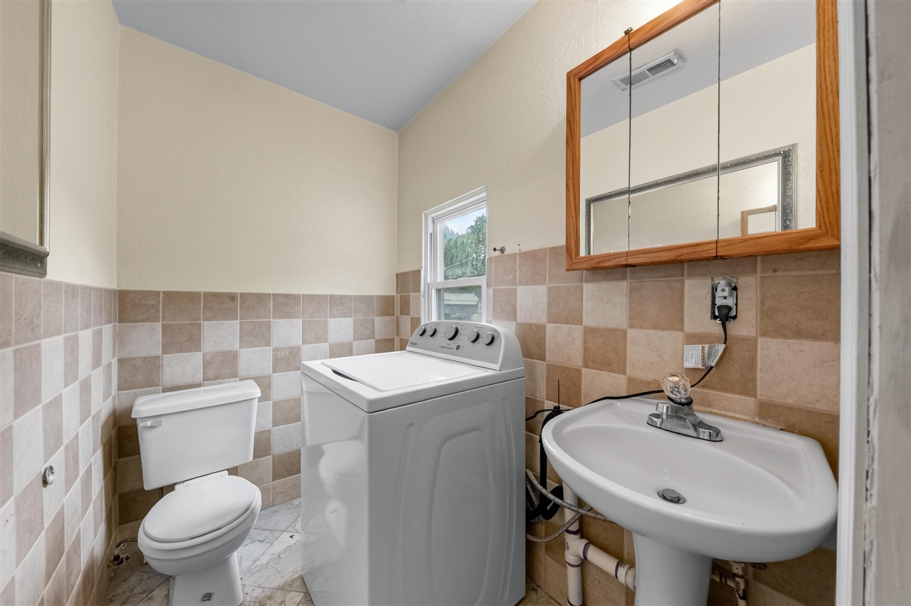 8410 W Newburg Road Property Photo 41