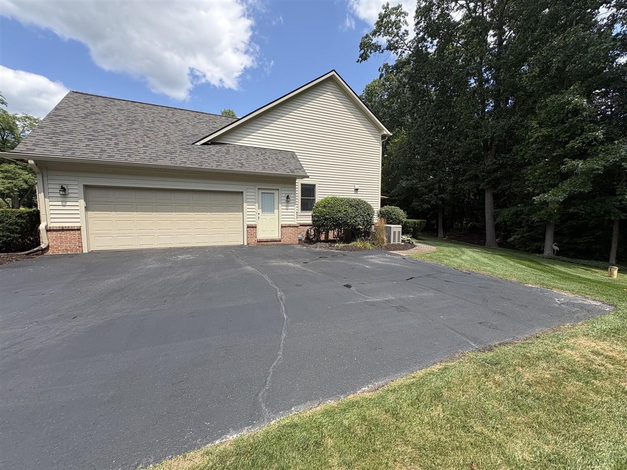 7708 Hunters Pointe Property Photo 18