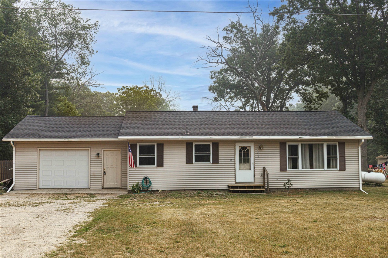 11572 N Bingham Avenue Property Photo 1