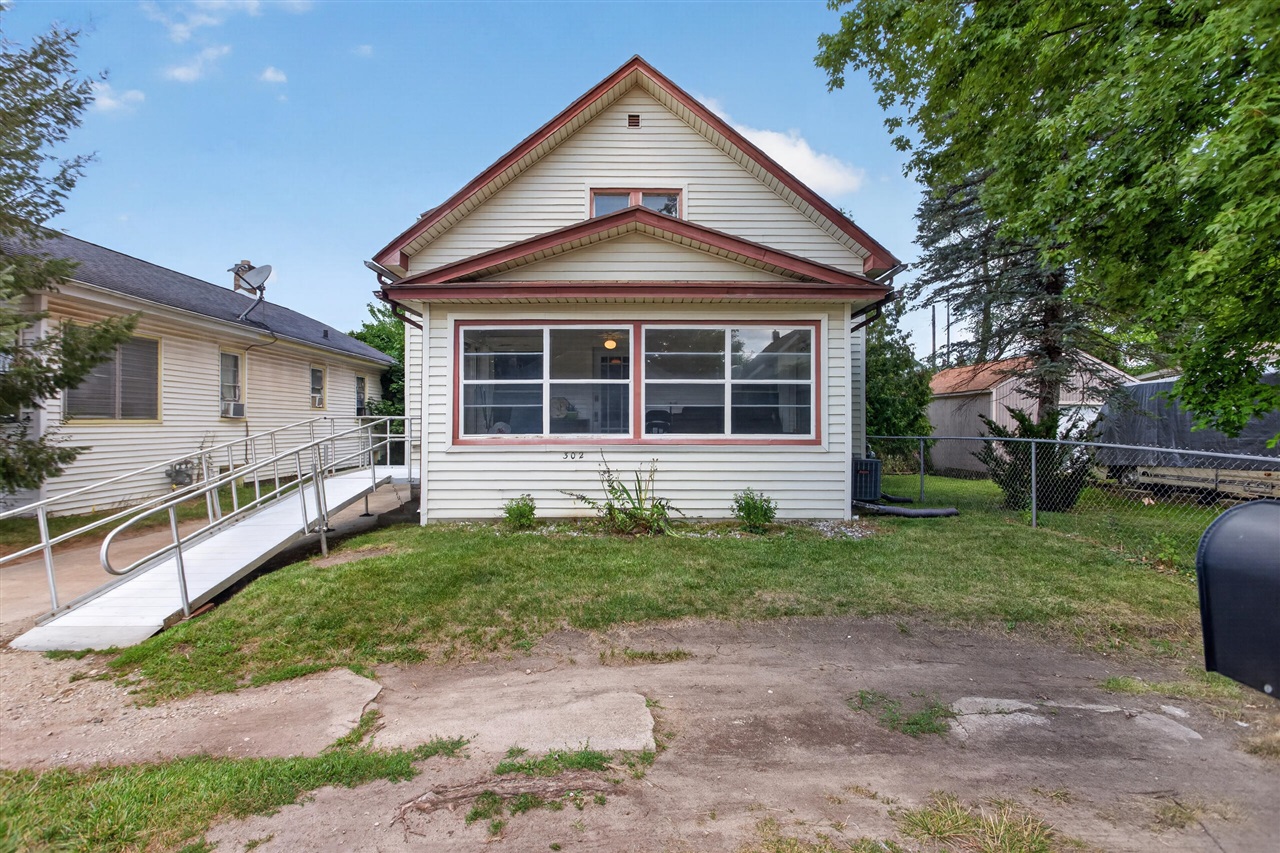 302 Cass Avenue Property Photo 2
