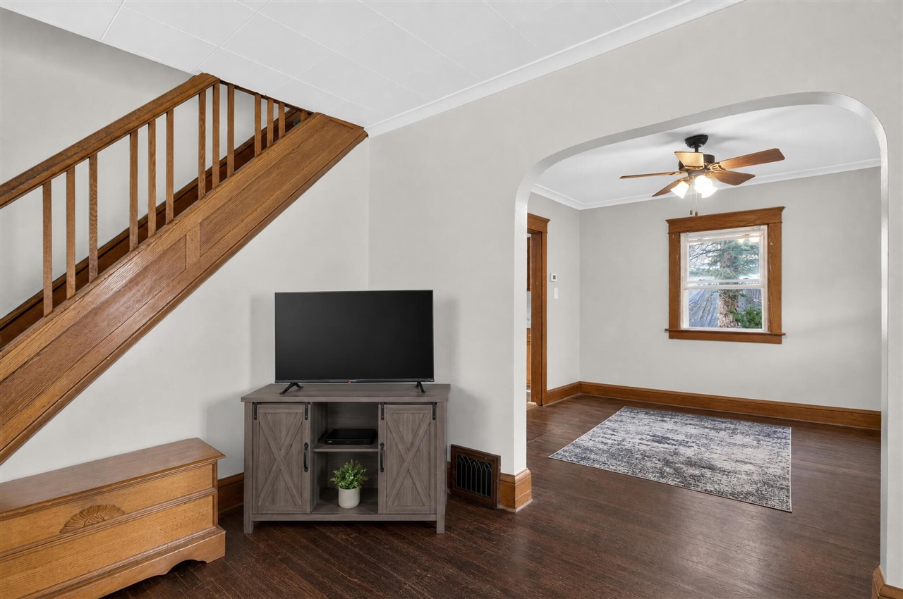 302 Cass Avenue Property Photo 12