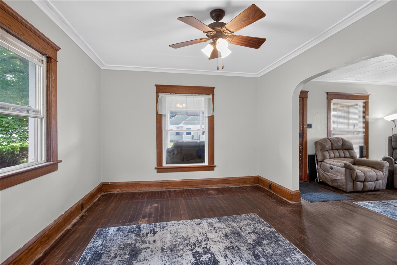302 Cass Avenue Property Photo 14