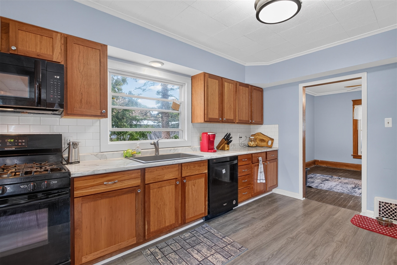 302 Cass Avenue Property Photo 20