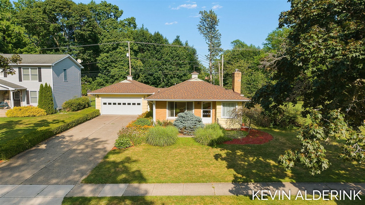 627 Hall Boulevard Property Photo 1