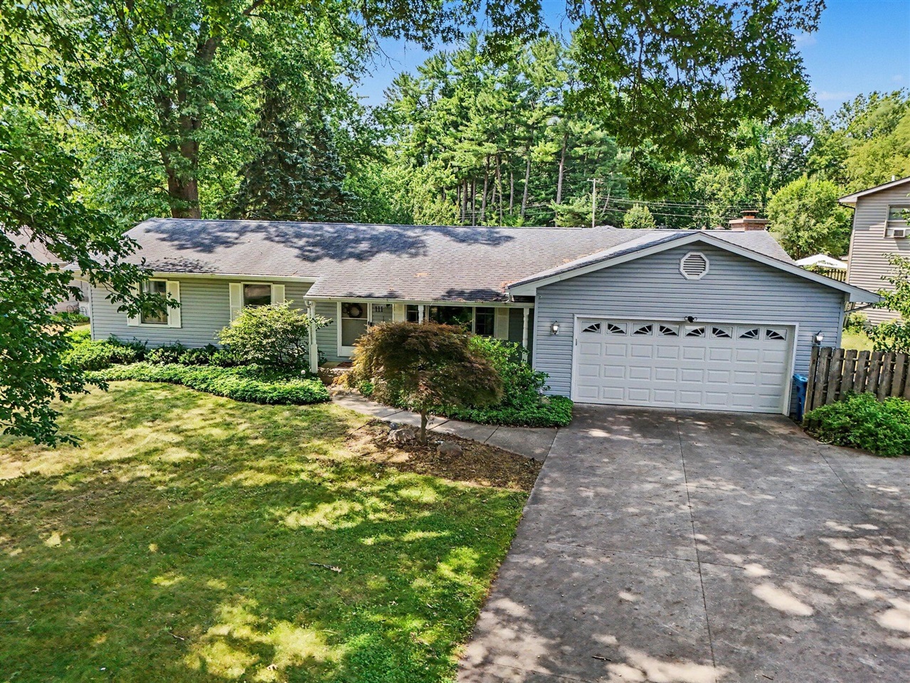 111 W Hamilton Lane Property Photo 4