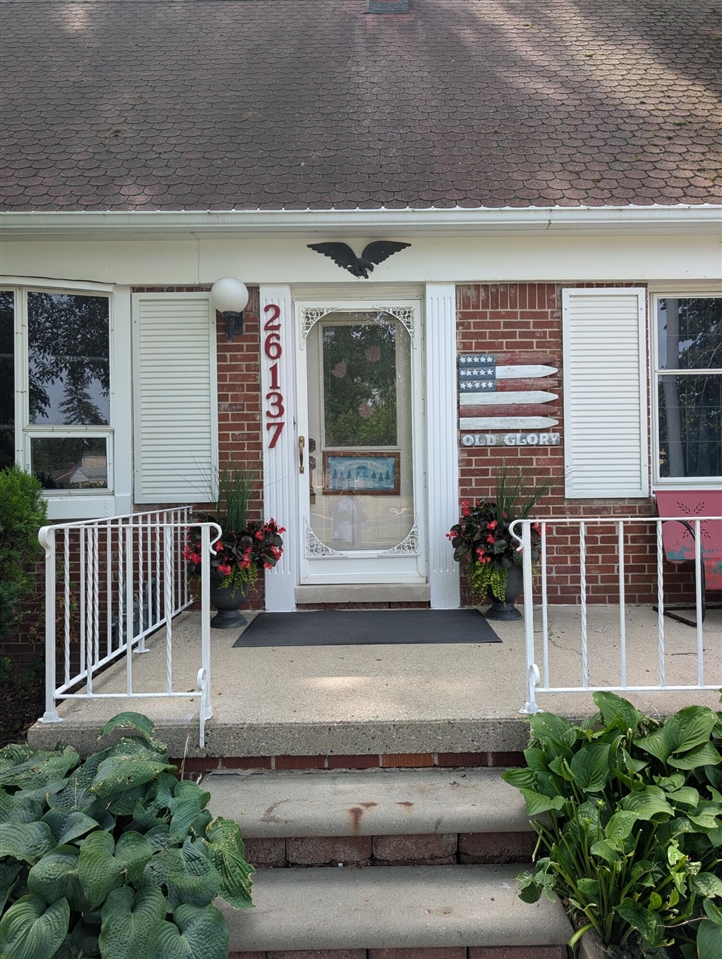 26137 Joy Road Property Photo 2