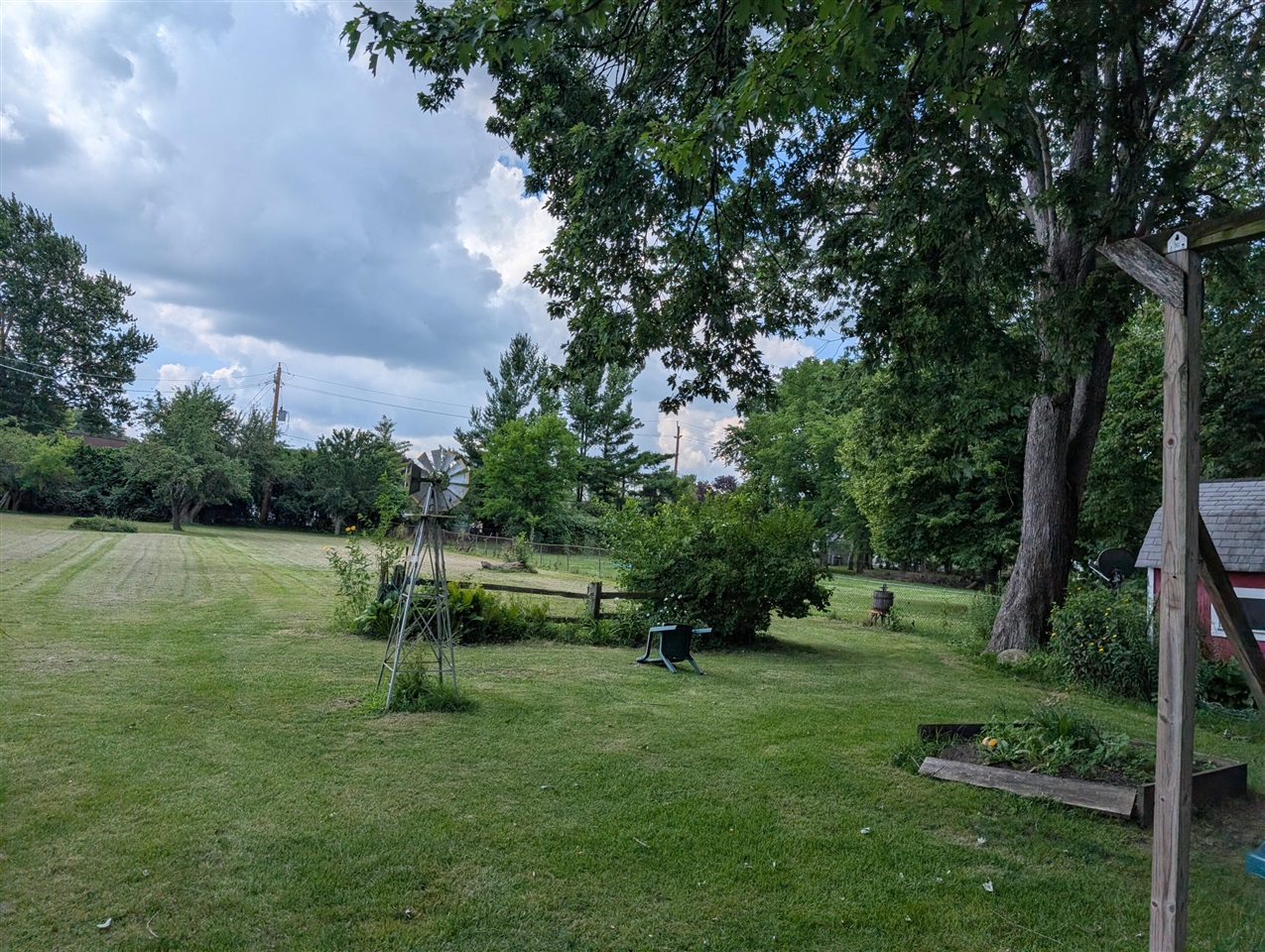 26137 Joy Road Property Photo 5