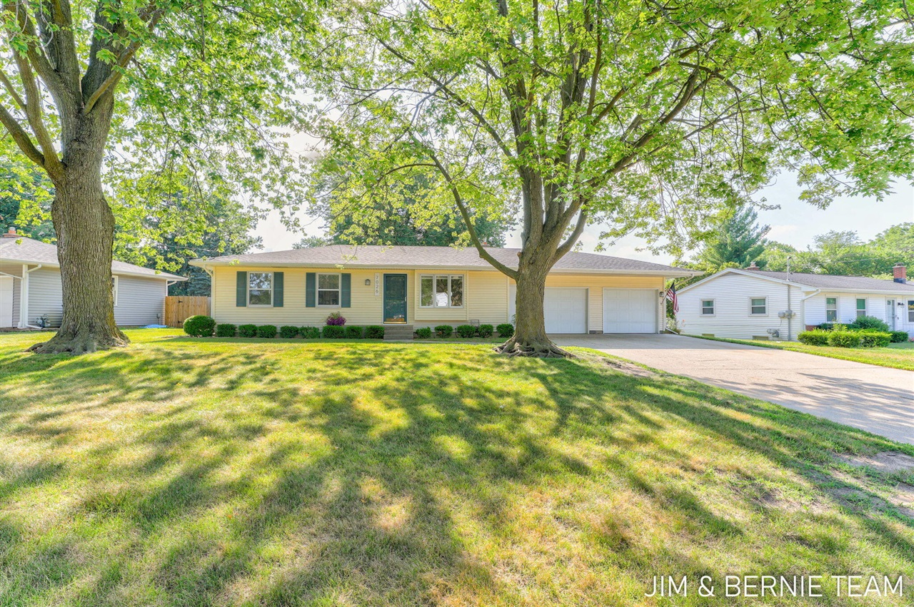 7026 Southwood Drive Property Photo 1
