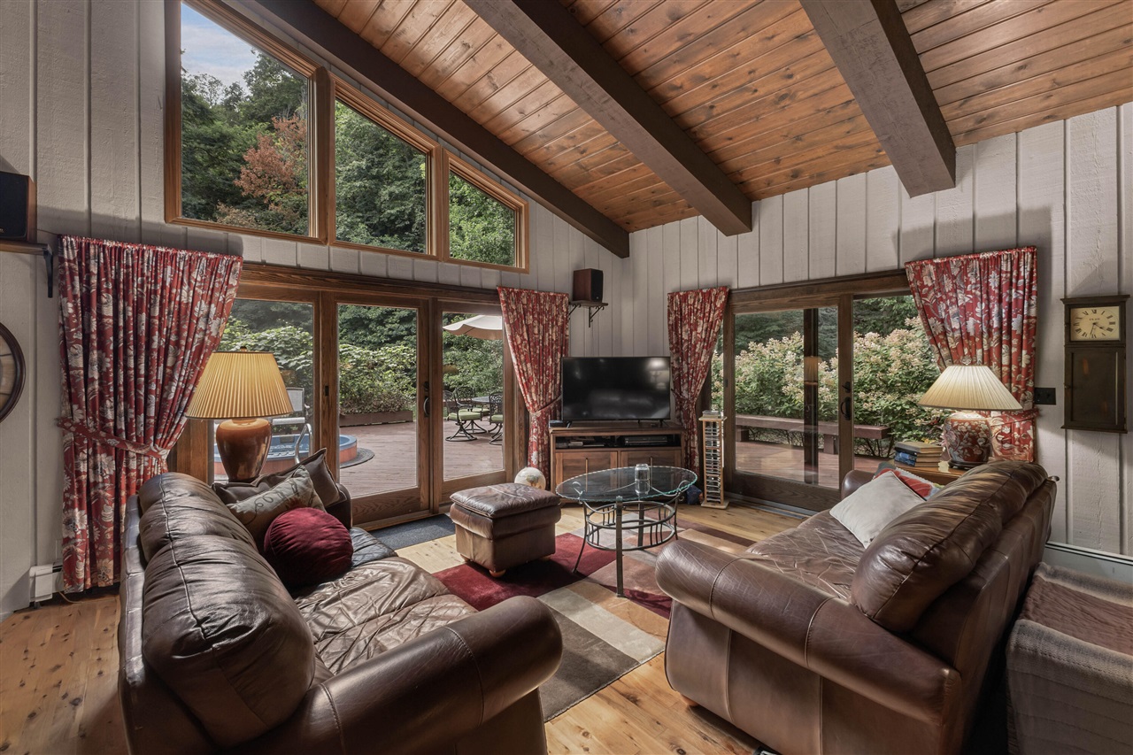 12879 Lakeshore Drive Property Photo 8