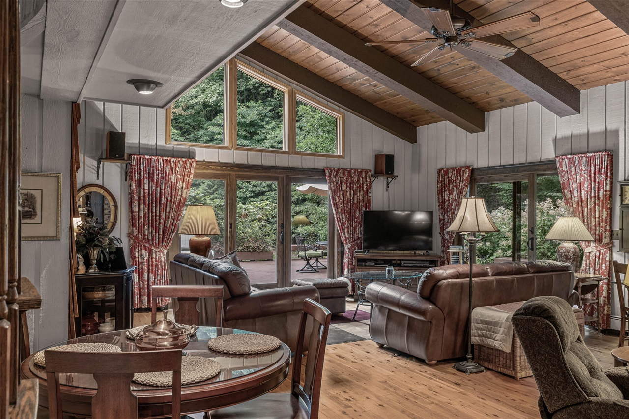 12879 Lakeshore Drive Property Photo 9