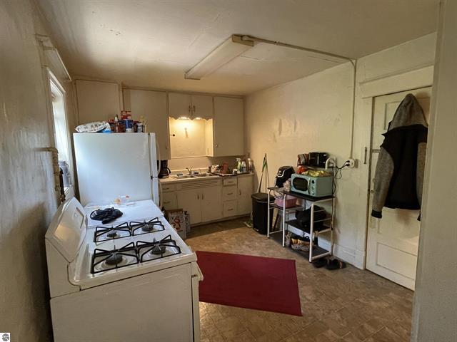 218 Cottage Street Property Photo 14