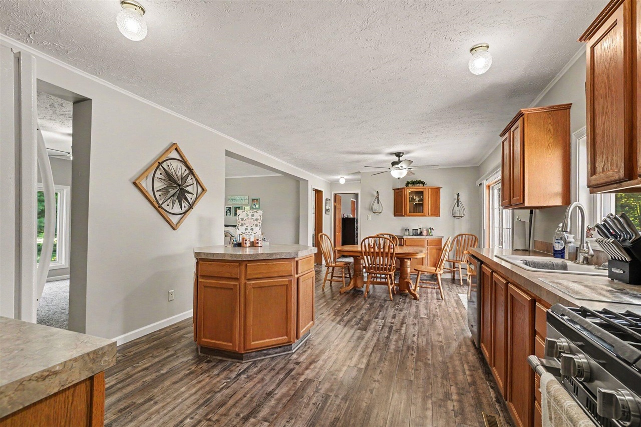 10110 N Drive Property Photo 3
