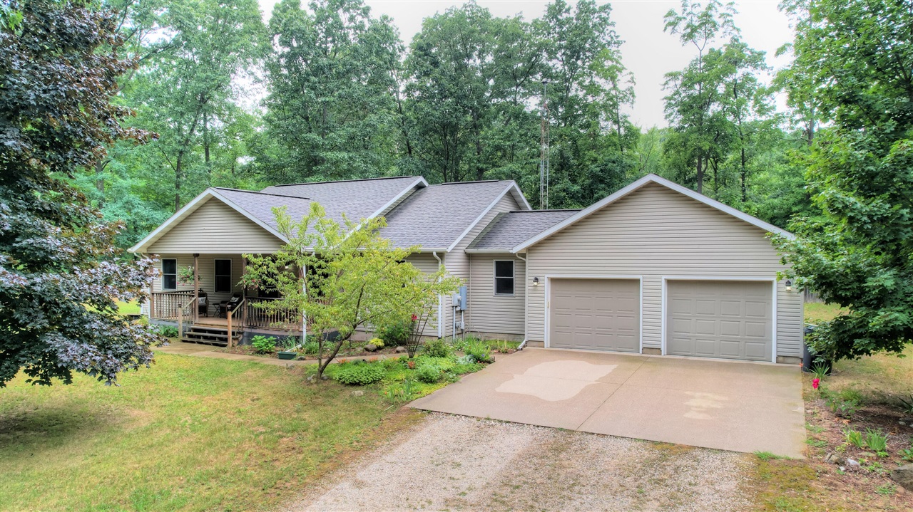 884 Nadeau Drive Property Photo 1