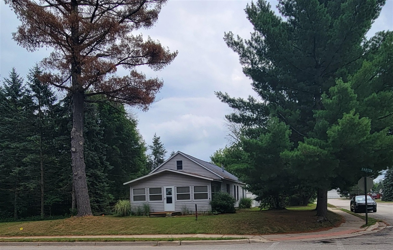 8 E Barton Street Property Photo 3