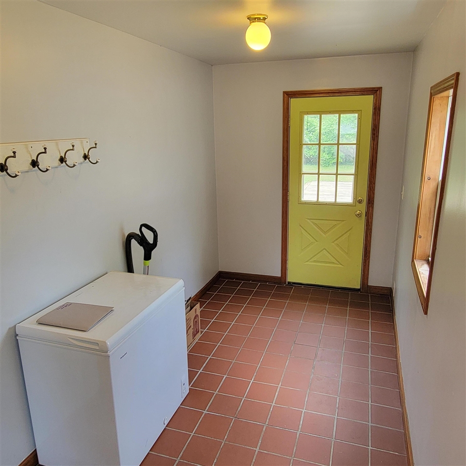 8 E Barton Street Property Photo 6
