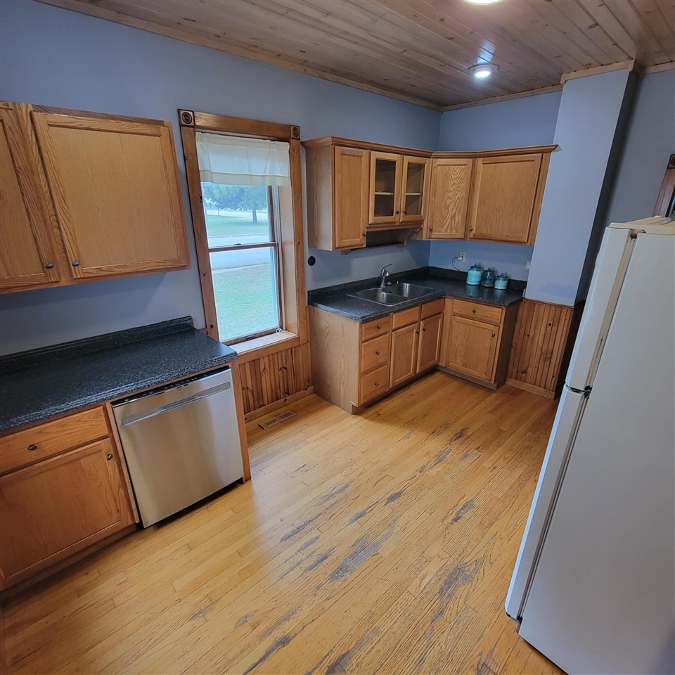 8 E Barton Street Property Photo 9