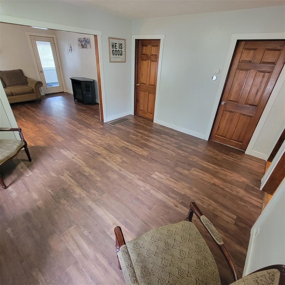8 E Barton Street Property Photo 15