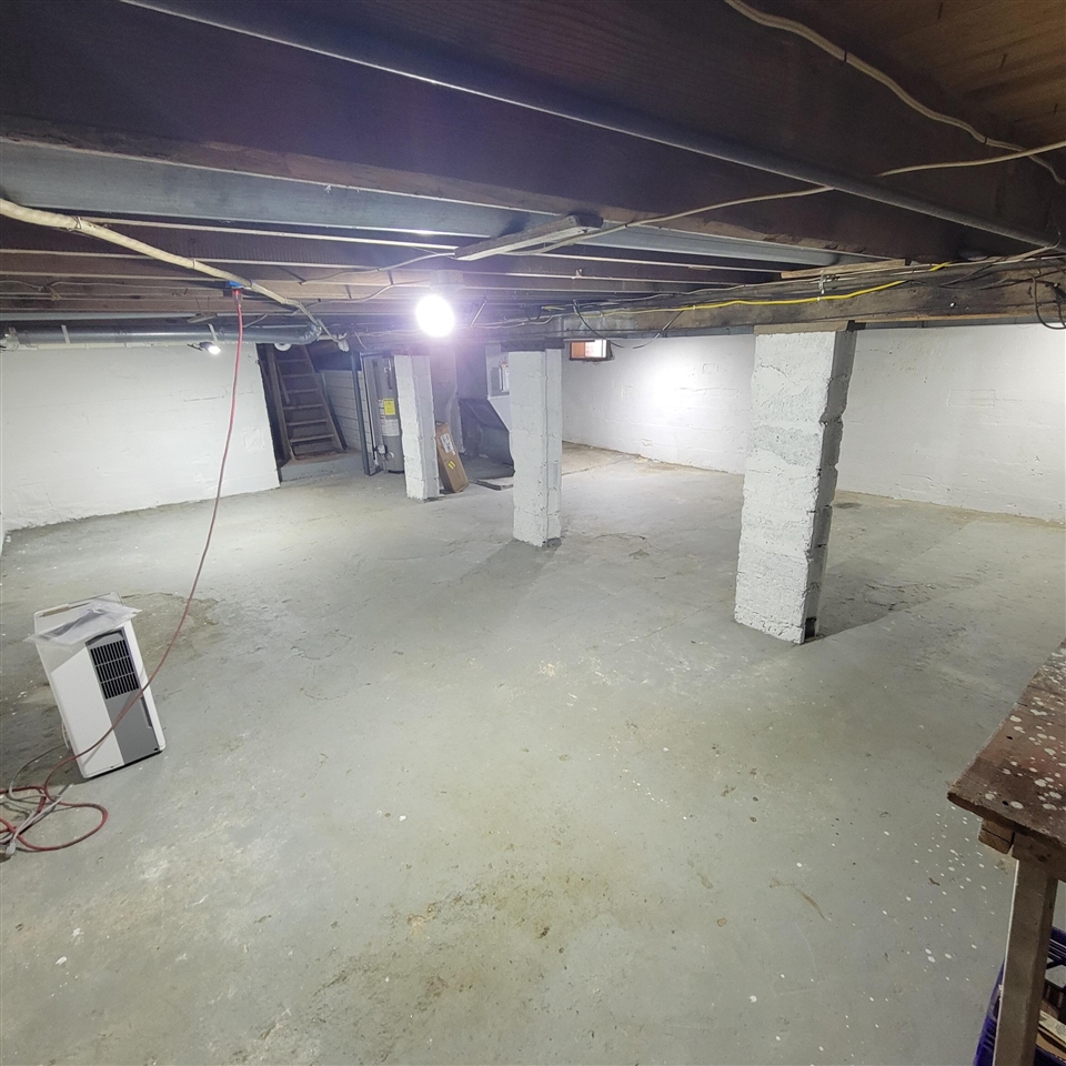8 E Barton Street Property Photo 32