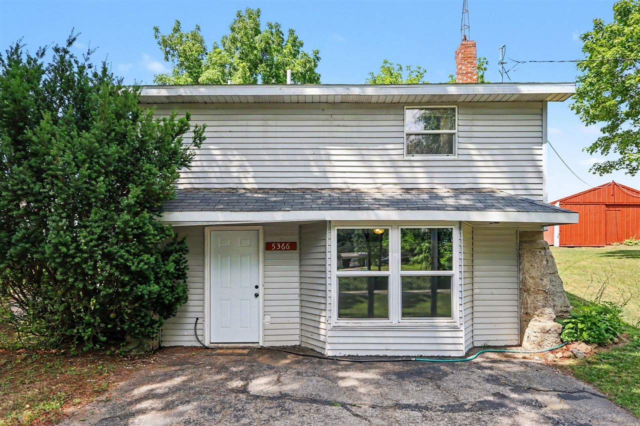 5366 Folks Road Property Photo 1