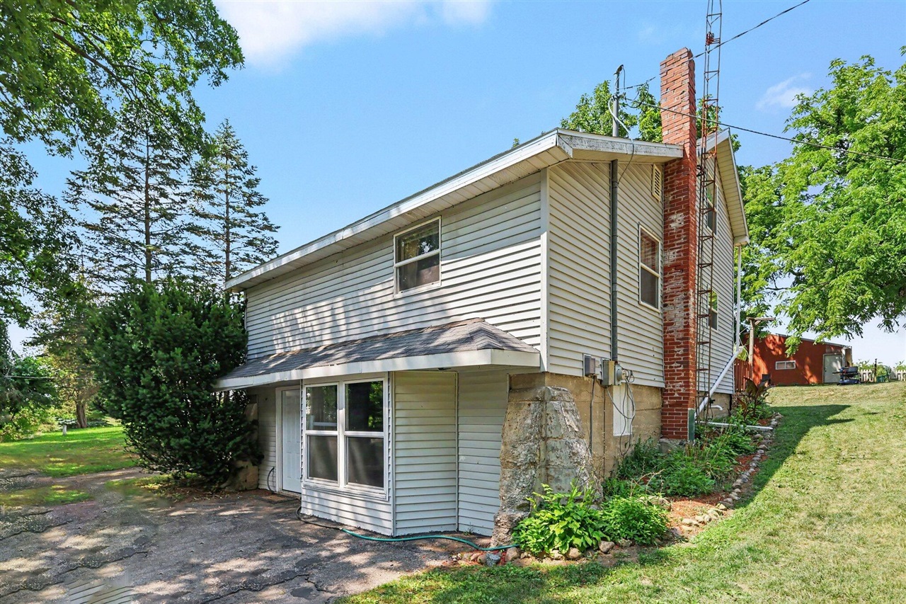 5366 Folks Road Property Photo 2
