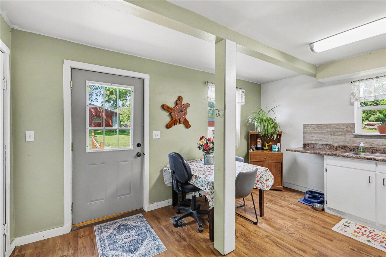 5366 Folks Road Property Photo 9
