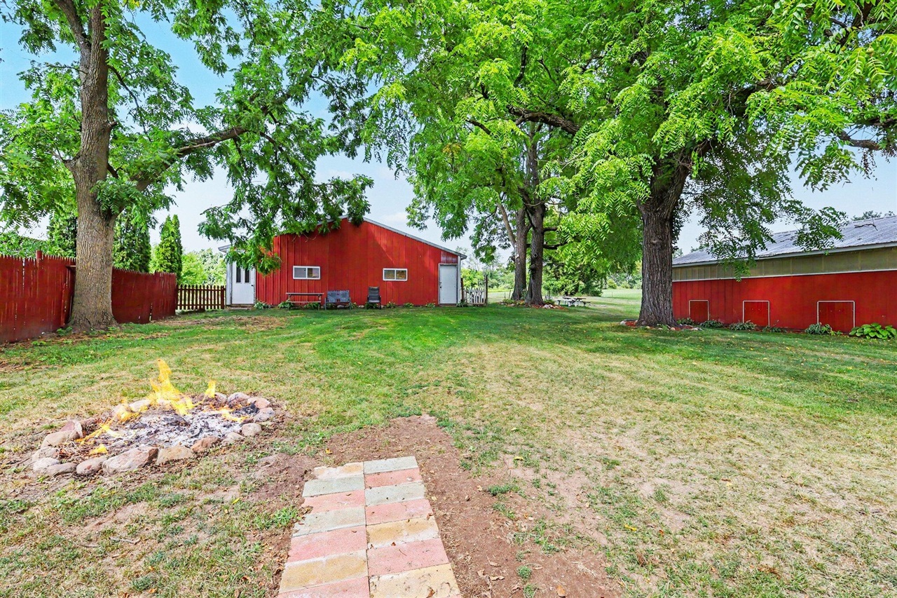5366 Folks Road Property Photo 24
