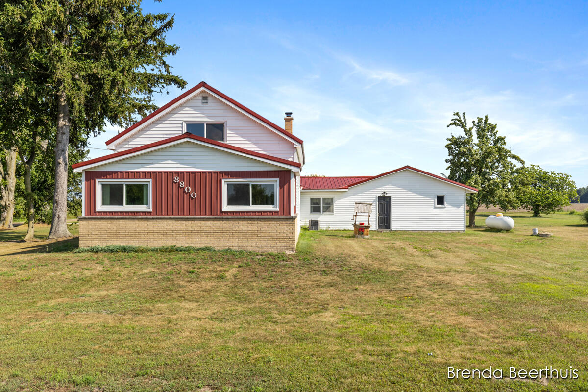 8800 Ellis Road Property Photo 1