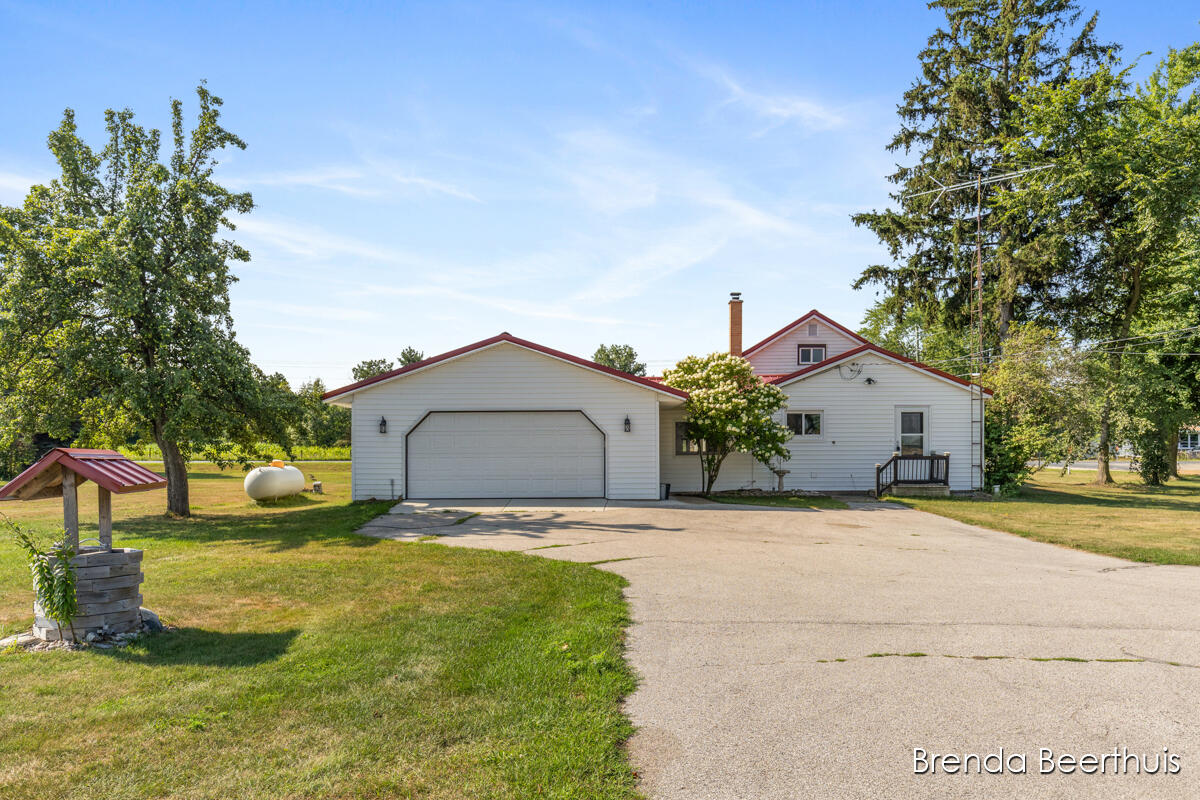 8800 Ellis Road Property Photo 3
