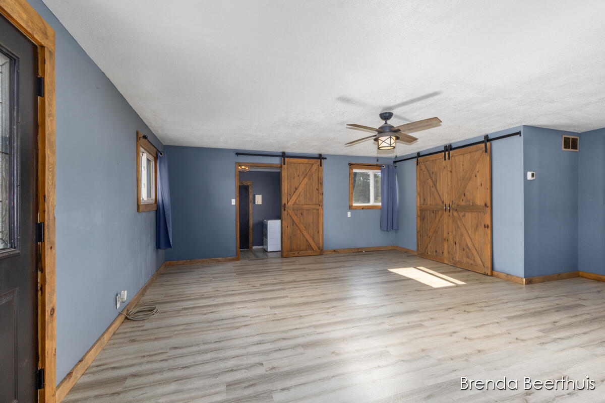8800 Ellis Road Property Photo 8