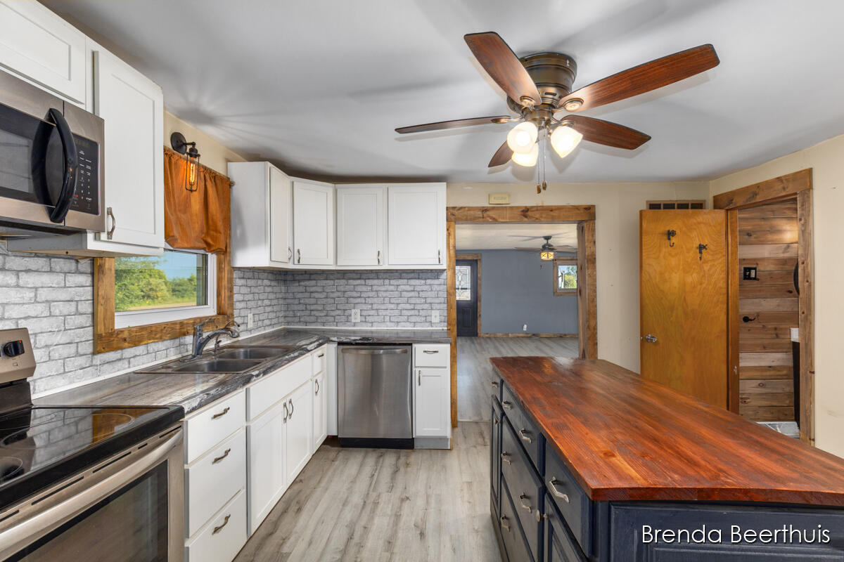 8800 Ellis Road Property Photo 10