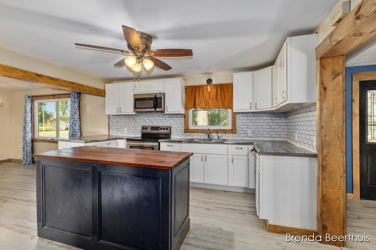 8800 Ellis Road Property Photo 11