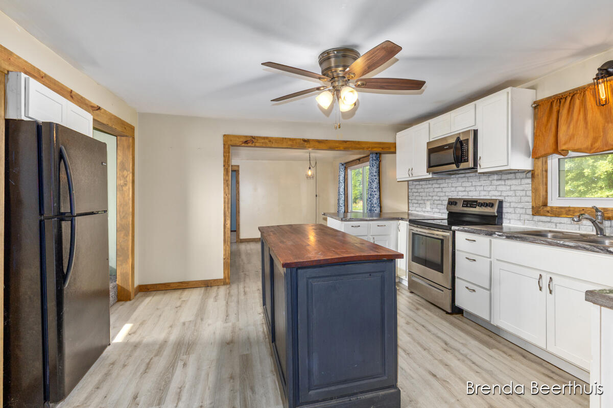 8800 Ellis Road Property Photo 12