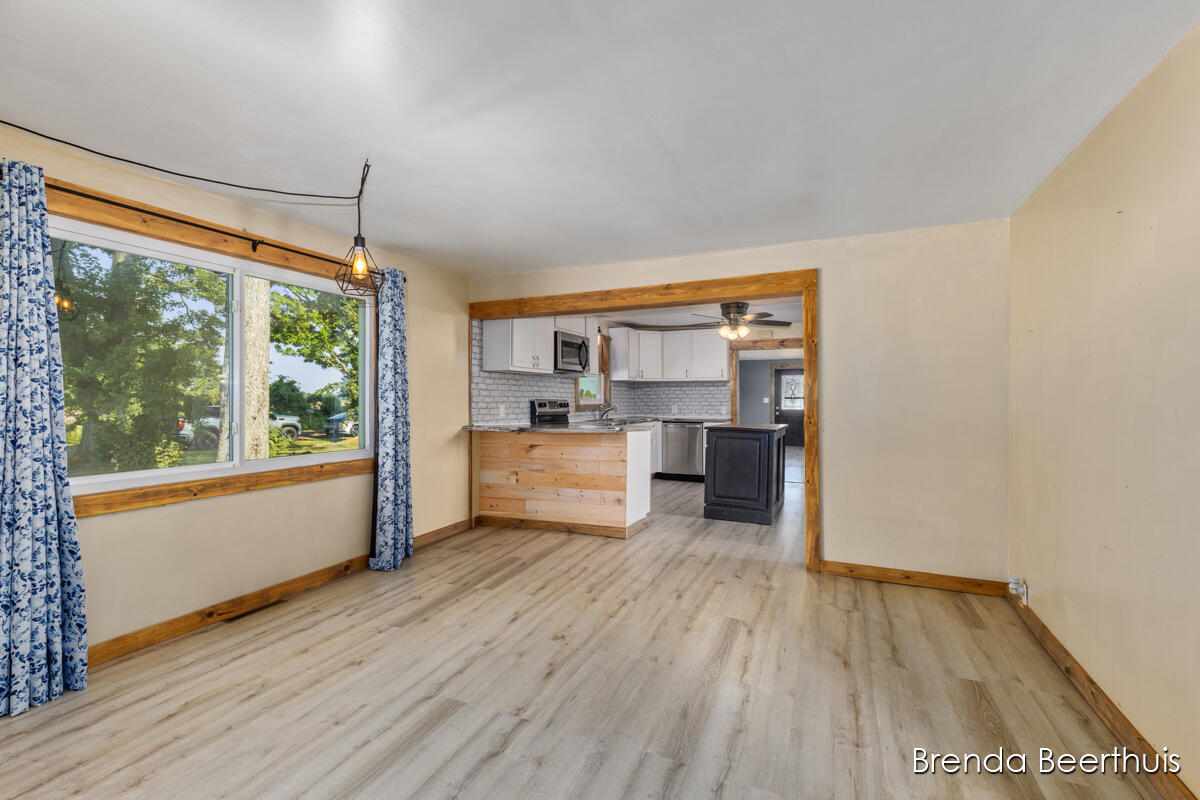 8800 Ellis Road Property Photo 15