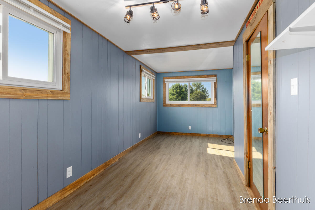 8800 Ellis Road Property Photo 18