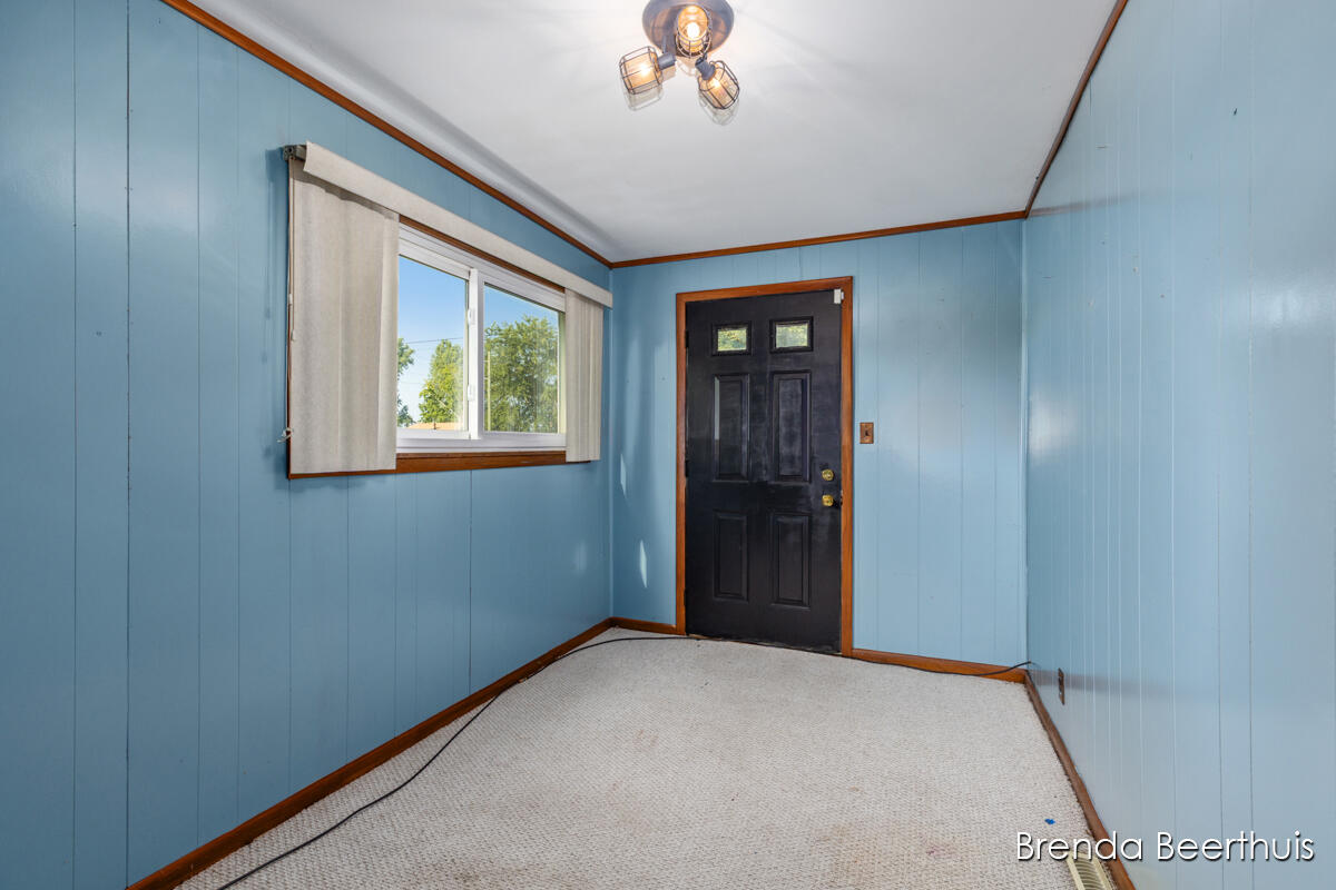8800 Ellis Road Property Photo 20