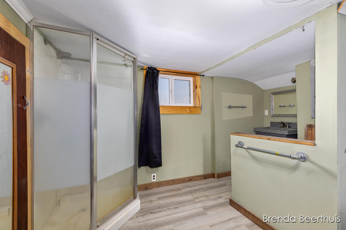 8800 Ellis Road Property Photo 24