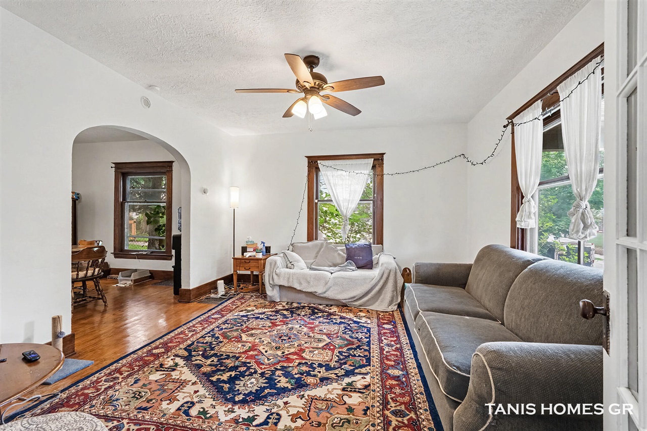1121 Baxter Street Property Photo 4