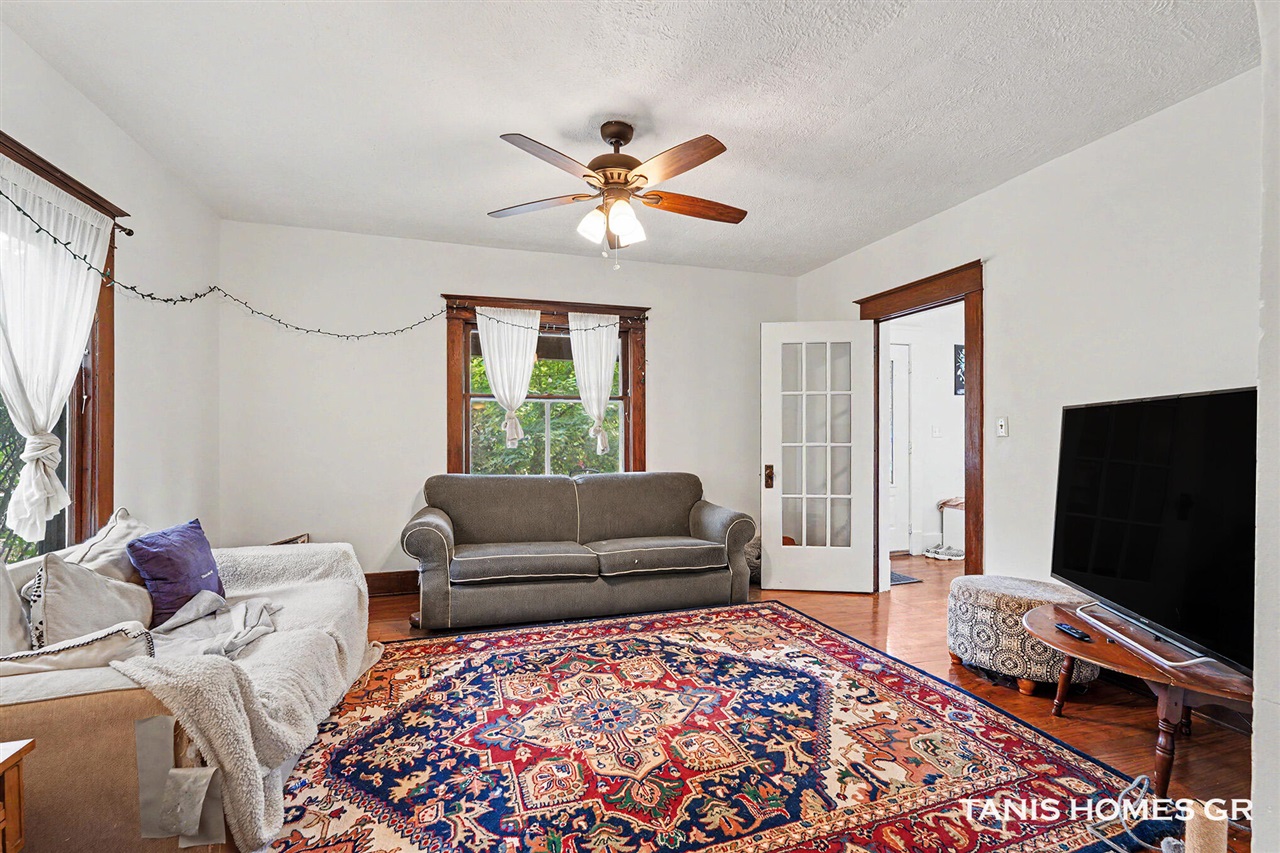 1121 Baxter Street Property Photo 5