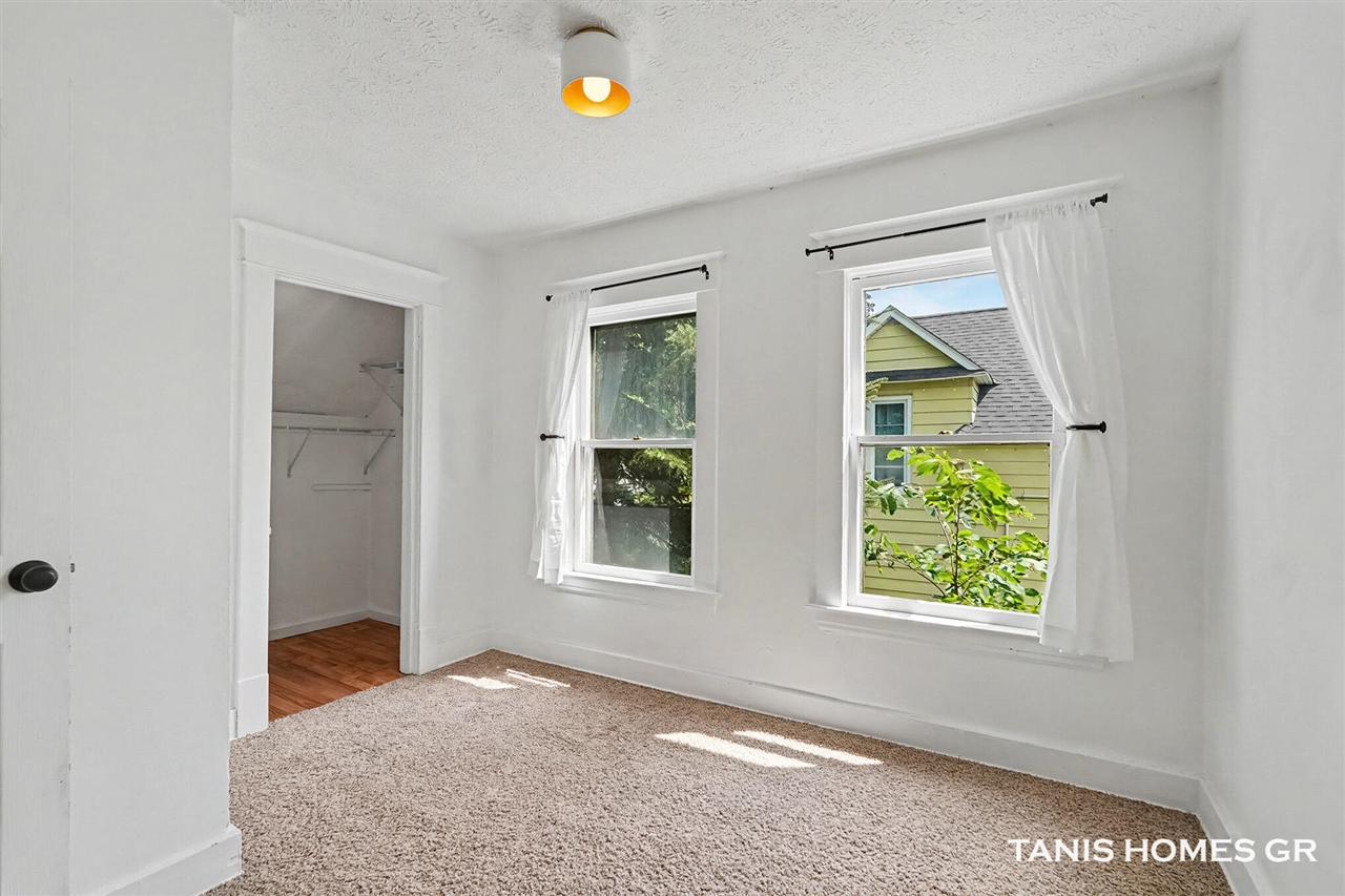 1121 Baxter Street Property Photo 11